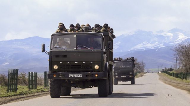 Старое фото военных на Камазе