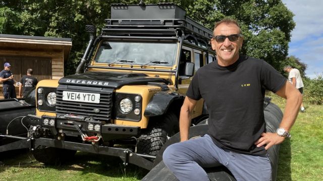 Suffolk lake hosts amphibious Land Rover ahead of 'epic drive