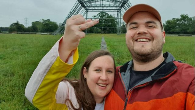 Glastonbury Festival: Welsh acts prepare to take to the stage - BBC News