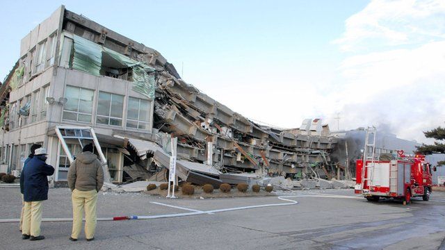 Prédio destruído em Sukagawa