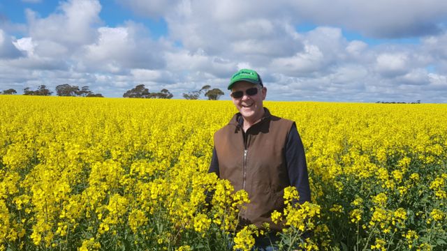 澳大利亚农民克里斯·凯利在与中国做生意当中得到了很好的回报。(photo:BBC)