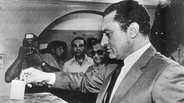 وفاة حسني مبارك صور من حياة الرئيس الراحل الذي حكم مصر لثلاثين عاما Bbc News عربي
