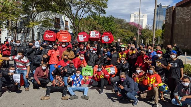 Entregadores reunidos em SP