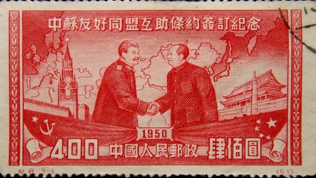 في عام 1950، وقّع الاتحاد السوفيتي معاهدة التحالف مع الصين، التي كان لها تأثير مباشر على قطاع الكمبيوتر في الصين