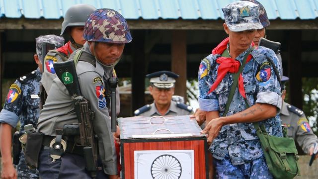 စုစုပေါင်း ၃၄ ယောက် သေဆုံး ခဲ့တယ်လို့ မြန်မာ အစိုးရ တပ်မတော်က ပြောပါတယ်