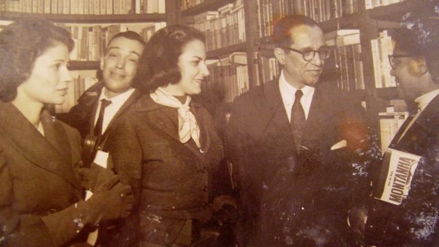 Ruth Guimarães com o jornalista Cyro dos Anjos