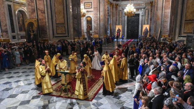 Русия провежда първата си кралска сватба на 1 октомври 2021 г. след болшевишката революция от 1917 г. за сваляне на монархията на де Романов