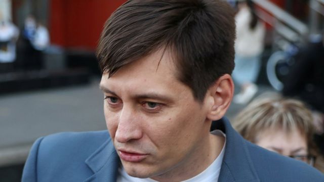Политик Дмитрий Гудков заявил что он уехал из Россию на Украину