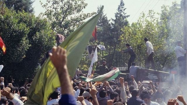 حمله به سفارت عربستان در تهران پس از اعدام یک روحانی شیعه در آن کشور صورت گرفت