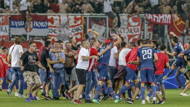 Slavlje na terenu posle plasmana u Ligu šampiona