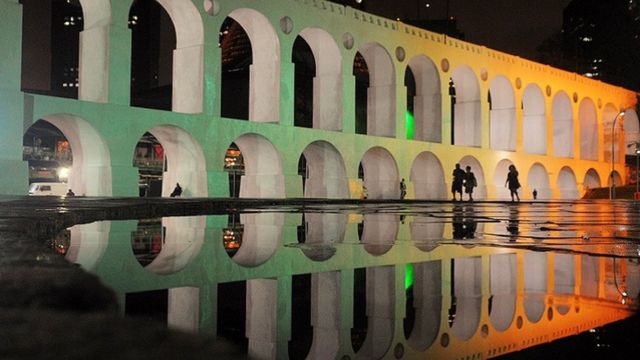 Madame Satã é uma das mais emblemáticas figuras da Lapa, bairro boêmio do Rio de Janeiro