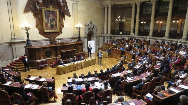 Requião em evento em Lisboa