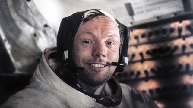 美国宇航员巴兹·奥尔德林拍摄了阿姆斯特朗在月球漫步后的照片，显示了阿姆斯特朗激动的表情(photo:BBC)