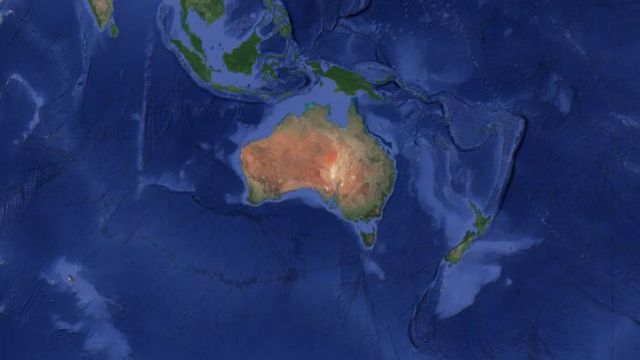 Les données satellitaires peuvent être utilisées pour visualiser le continent de la Zélande, qui apparaît comme un triangle inversé bleu pâle à l'est de l'Australie