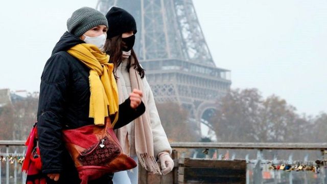 فرنسا أعلنت قيودا جديدة للحد من انتشار أوميكرون