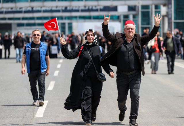 Miting alanına giden yollardan manzaralar