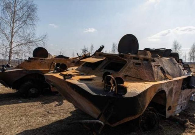基辅附近被摧毁的俄罗斯装甲车（3月25日资料照片）