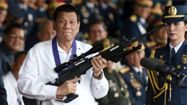 ဘုရားသခင်, ဝေဖန်,ဖိလစ်ပိုင်ဝန်ကြီးချုပ်