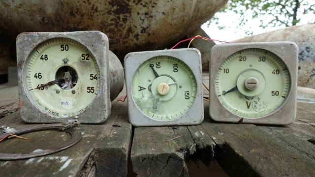 Three diving pressure gauges