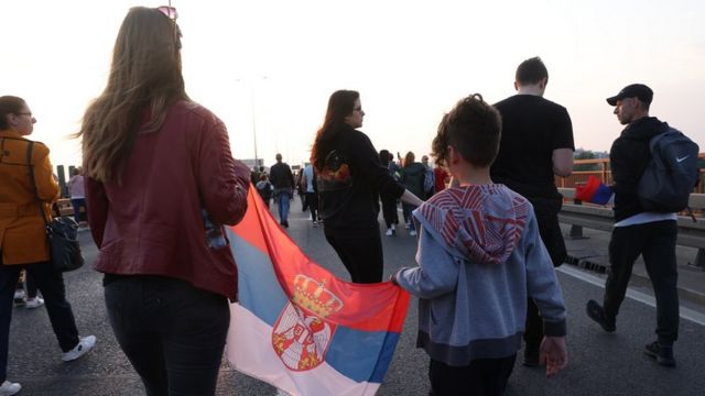 Srbija I Protesti: Desetine Hiljada Ljudi U šetnji I Blokade Mostova ...