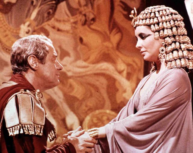 Elizabeth Taylor como Cleópatra