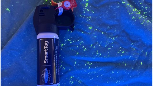 Spray de SmartWater dado às vítimas de abuso doméstico
