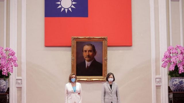 佩洛西（左）與蔡英文（右）在台灣總統府會晤（台灣總統府發放圖片3/8/2022）