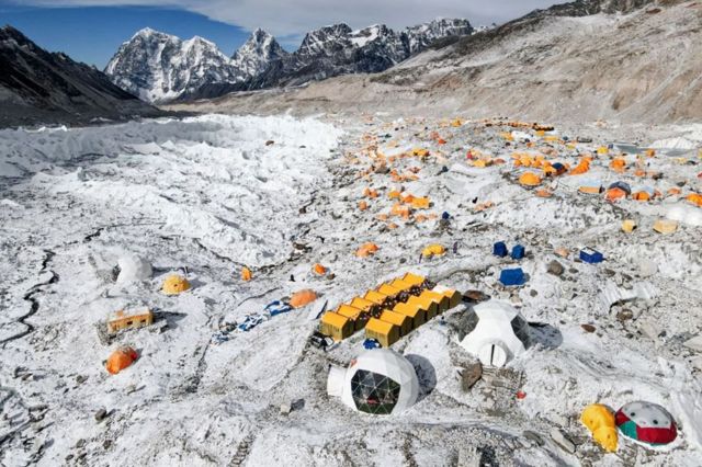 面临安全隐患 尼泊尔珠峰登山大本营计划搬迁(photo:BBC)