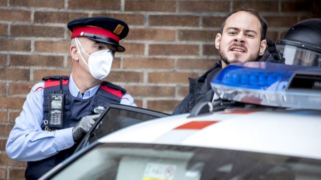 Pablo Hasél en el momento de su detención.