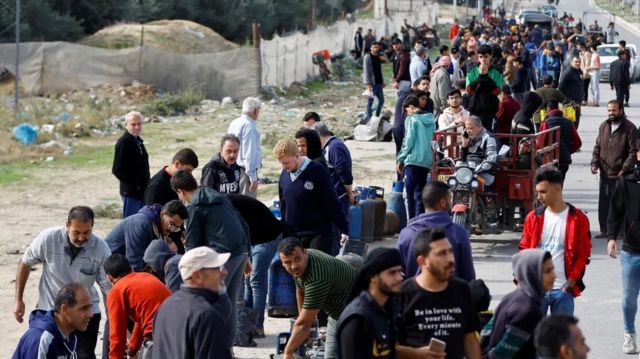 Fila para suprimentos em Gaza