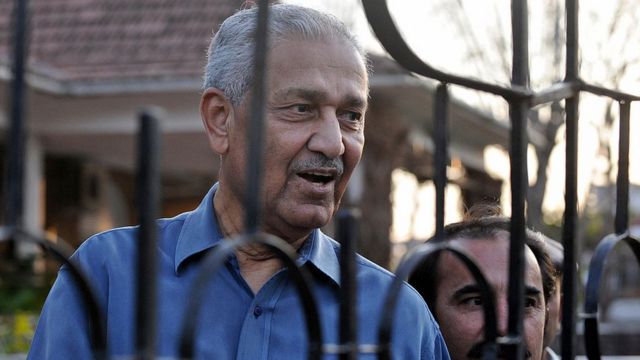 AQ Khan en arresto domiciliario en febrero de 2009.