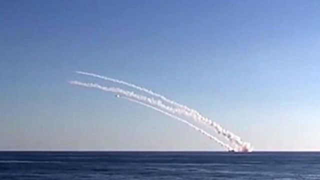 Rossiya bundan oldin ham Oʻrta Yer dengizidagi suvosti kemasidan raketa otgan(2015 yilgi fotosurat)