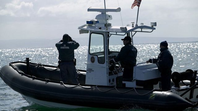Un patrullaje en el mar de autoridades de EE.UU.
