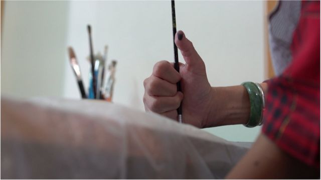 畫畫讓我忘記傷痛 53歲香港痙攣女患者舉辦個展 Bbc News 中文