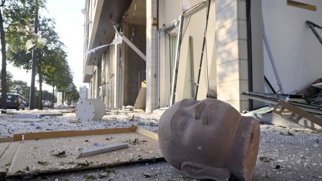 разрушения на улице Бейрута