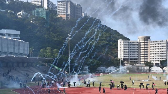 香港示威 中文大学成首个发生大规模冲突的校园 战场 宣布提前放假 c News 中文