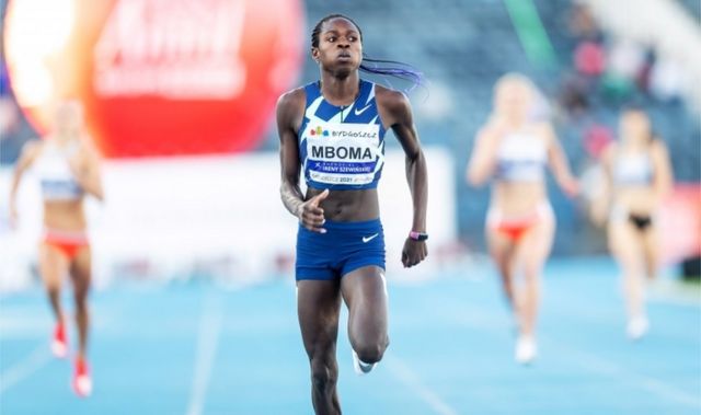 Christine Mboma, originaire de Namibie, établit un nouveau record du monde des moins de 20 ans dans une course de 400 m féminin lors du meeting d'athlétisme Irena Szewinska Memorial à Bydgoszcz, en Pologne, le 30 juin 2021.