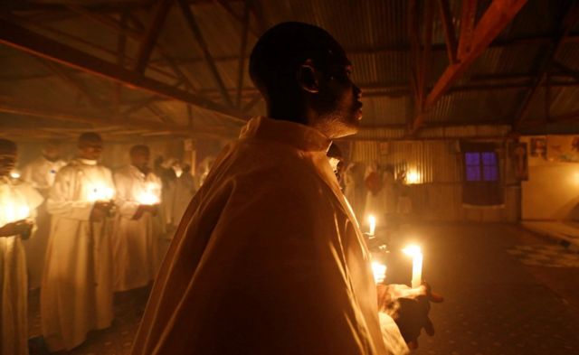 Misa diselenggarakan di daerah Fort Jesus di Nairobi, ibu kota Kenya.