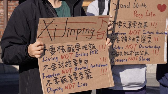 王涵這批示威者效仿了四通橋抗議者的海報
