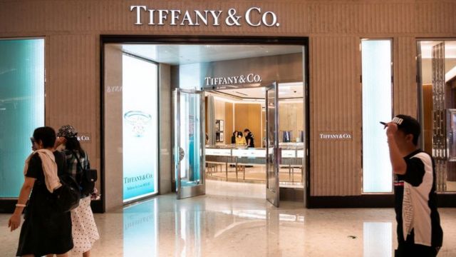 LVMH seals purchase of Tiffany after takeover fight - BBC News