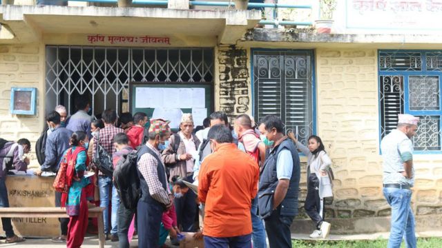 सरकारले व्यावसायिक कृषि खेती गर्ने कृषकलाई अनुदान दिन थालेपछि खोटाङ जिल्लाका युवा व्यावसायिक कृषि पेशाप्रति आकर्षित भएका छन्