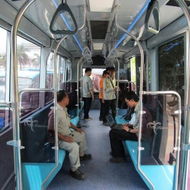 Satu kapsul LRT dapat memuat 50 penumpang.