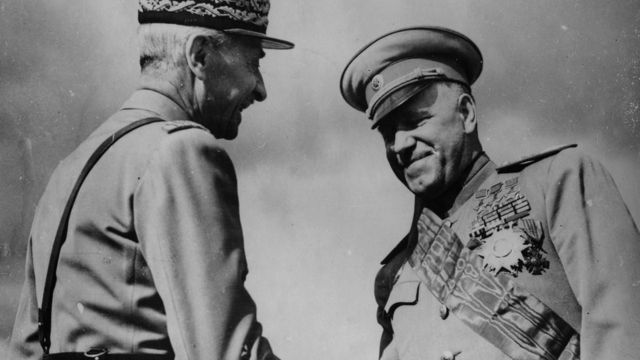 Маршал Жуков (справа) и французский генерал Катру, Берлин, сентябрь 1945 г.