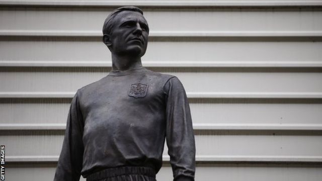 كشف النقاب عن تمثال كوهين خارج كرافن كوتاغ في أكتوبر 2016