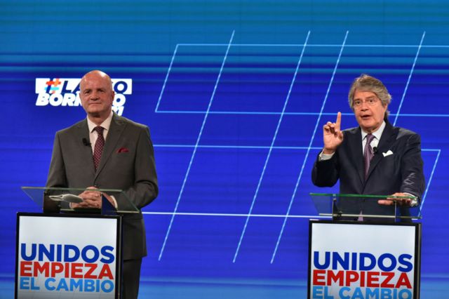 Alfredo Borrero (izquierda) en la campaña de las elecciones que ganó junto a Lasso en 2021.
