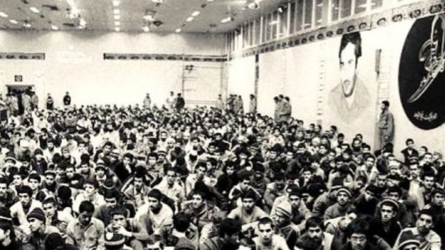 نمایی از زندانیان در زندان اوین در دهه ۶۰ خورشیدی در ایران