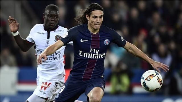Cavani auteur d'un doublé sauve Paris