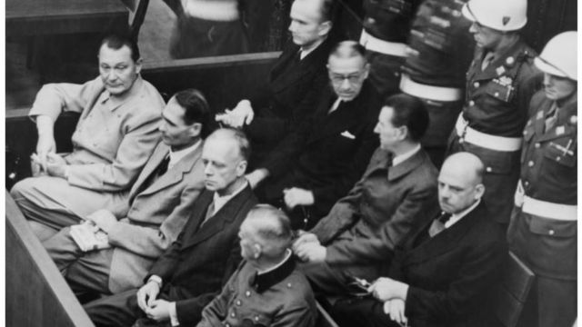 Los Dirigenten Nazis Gerings, Hess, von Ribbentrop und Kates in Nürnberg.