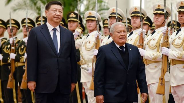 Xi Jinping y Salvador Sánchez Cerén