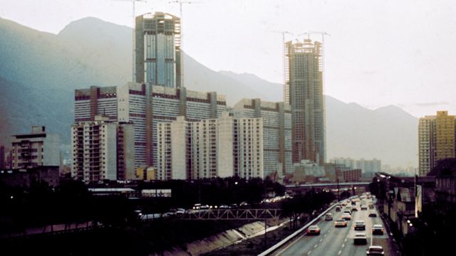 Parque Central en plena construcción.